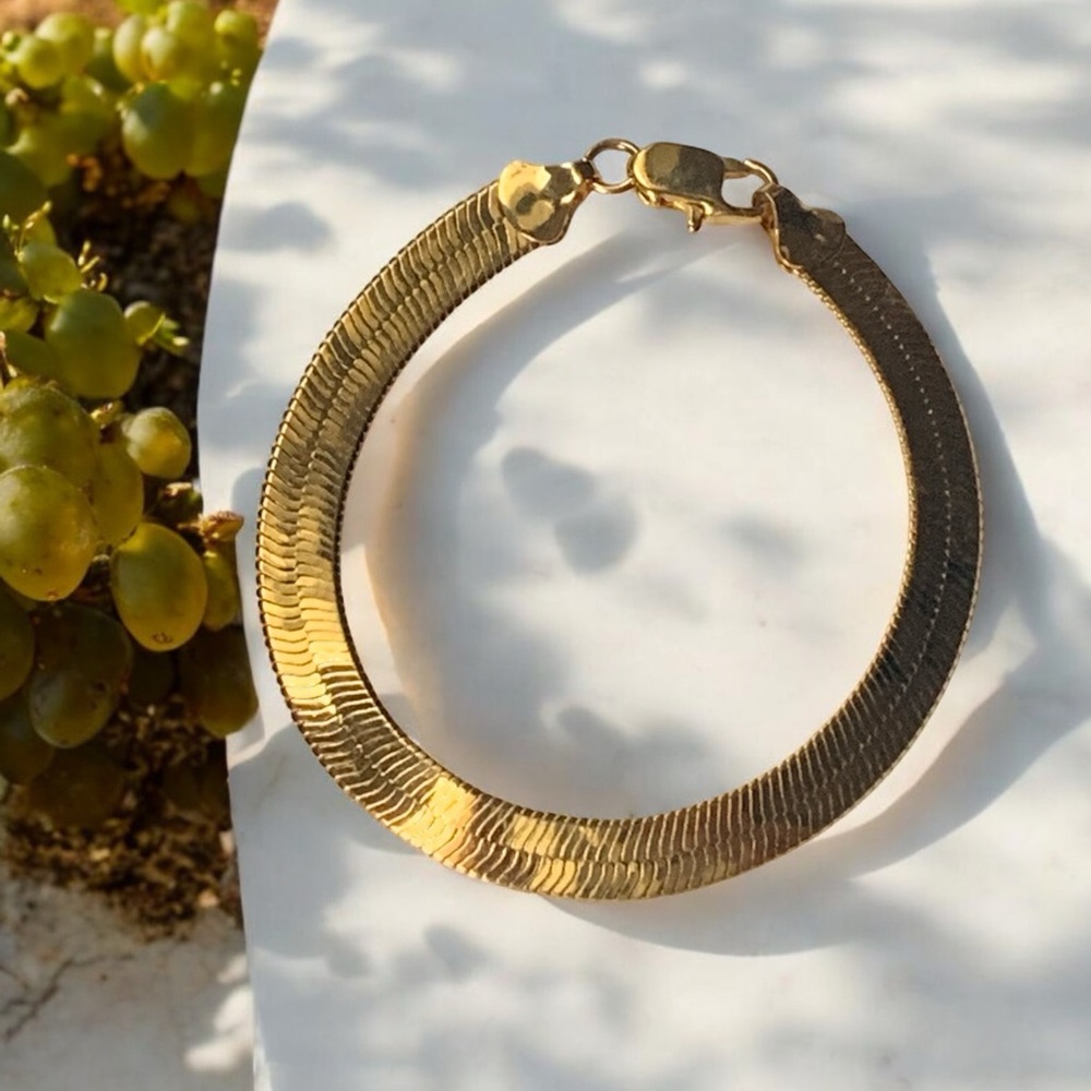 Vintage 1980’s Era Sleek Gold Tone Herringbone Chain Bracelet Woman’s Jewelry